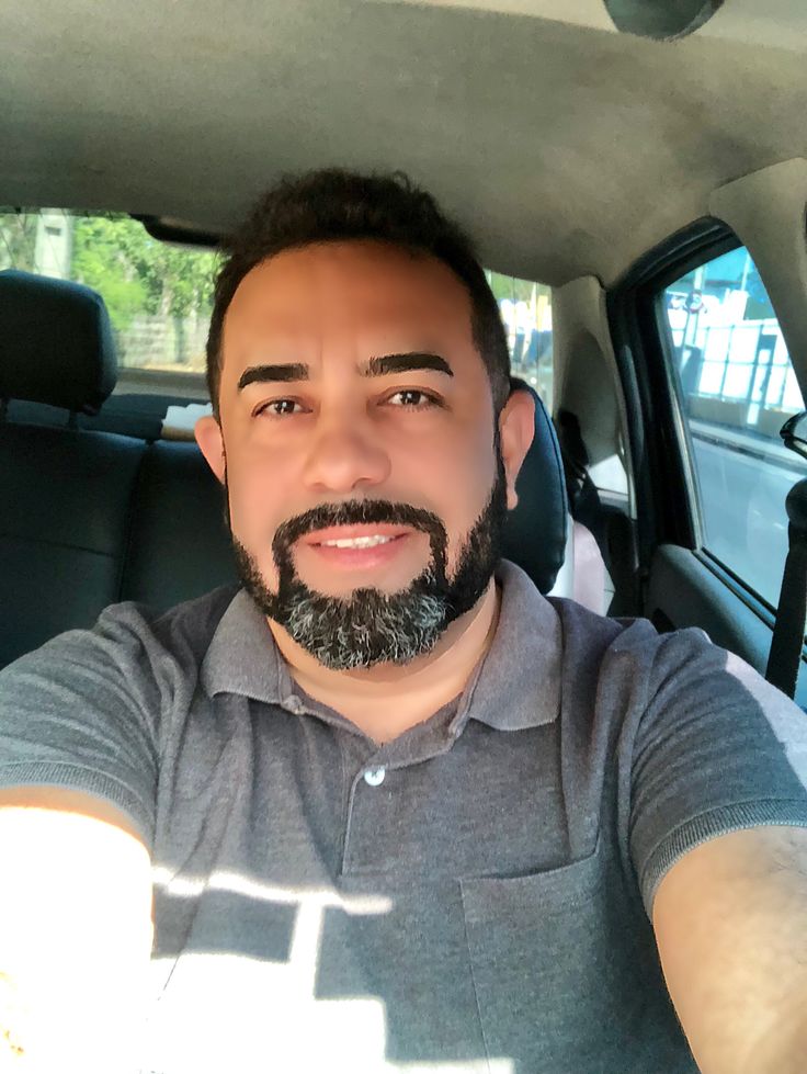 <em><strong>ROBERTO.I</strong></em>
